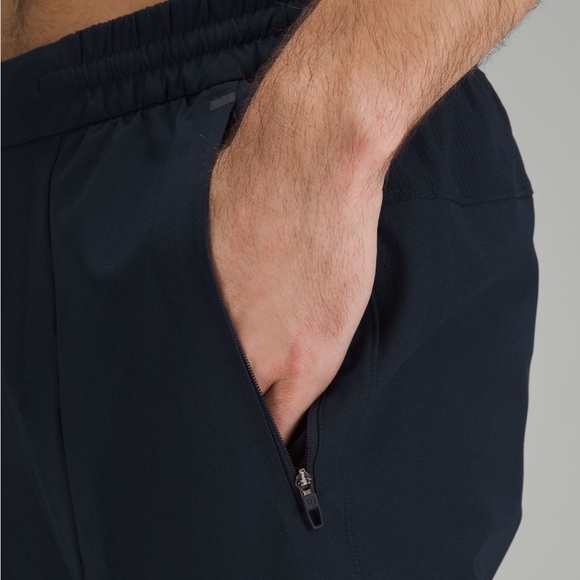 NWT Lululemon License to Train Jogger in Navy Size Medium - Picture 4 of 10